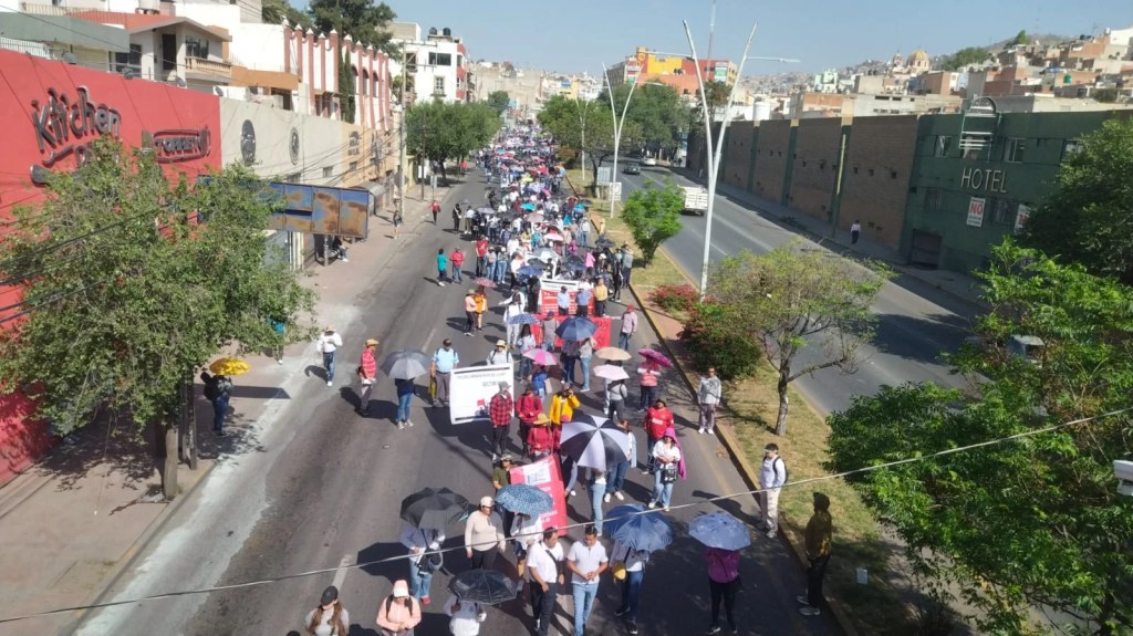 Maestros de telesecundarias protestan en Zacatecas