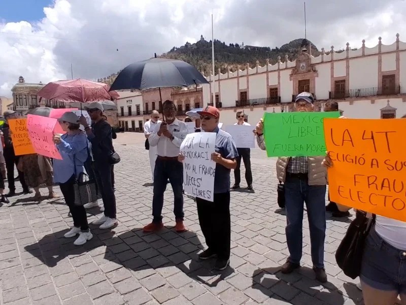 Protestas de quienes creen que la elección judicial está amañada.
