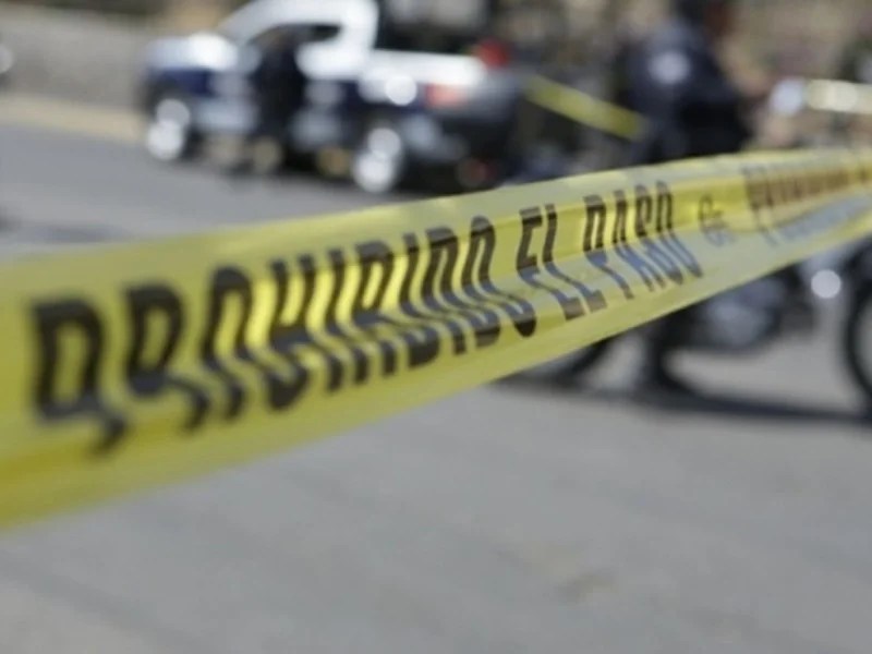 Hallan tres cuerpos en carretera a Monte Escobedo.