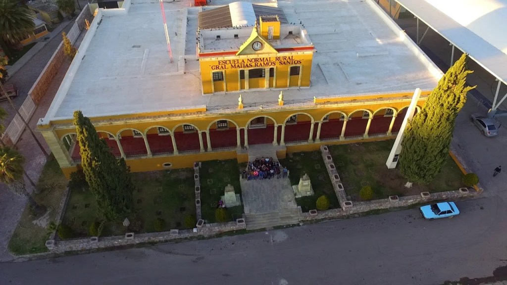 Denuncian novatadas extremas en la Normal Rural de Loreto.