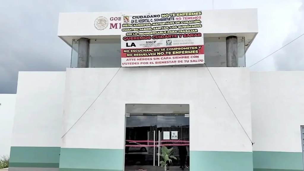 Trabajadores del hospital de Sombrererte protestan.