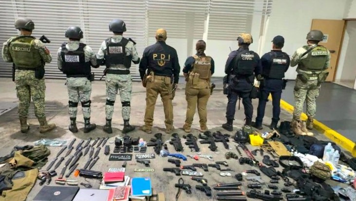 Integrantes de la Luz del Mundo detenidos con armamento.