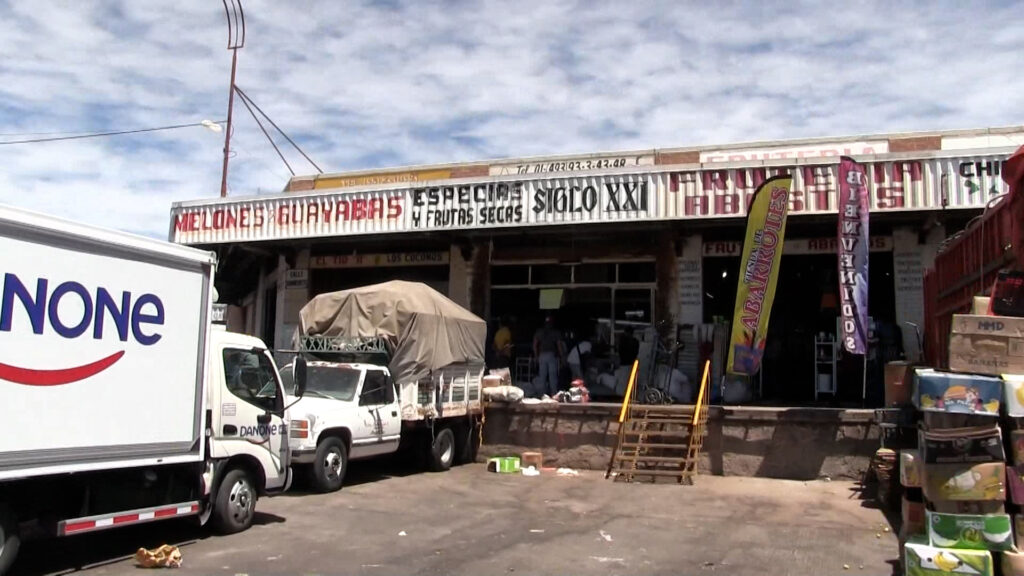 Comerciantes del Mercado de Abasto alertas ante posible extorisión.