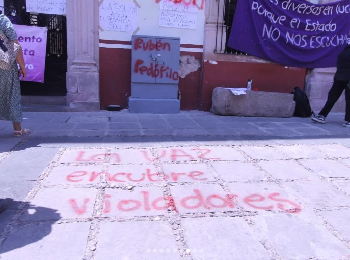 Feministas exigen que esposa de Rubén Ibarra no asuma como secretaria general.