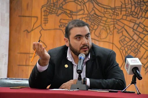 Reclamos para secretario de la Función Pública, Ernesto González Romo.